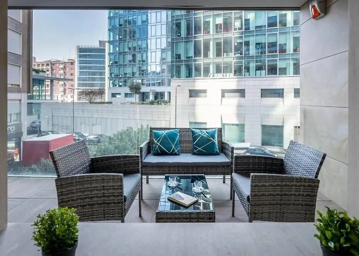 Central Station, 4-Bed Apartment With Terrace